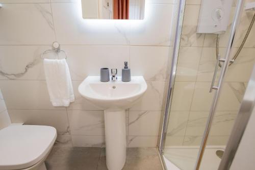 Three-Bedroom Townhouse image 10