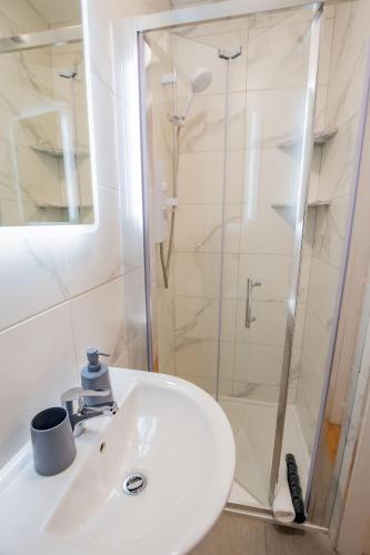 Three-Bedroom Townhouse image 7