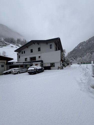 Appartements Karlinger in Huben, Österreich