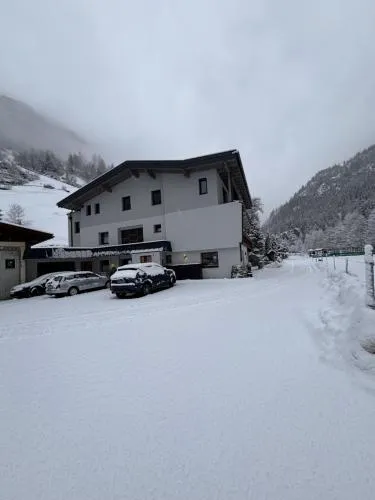 Appartements Karlinger in Huben, Österreich