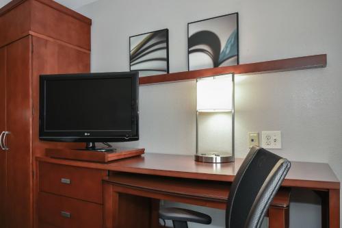 Deluxe King Room with Marina View