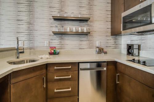 Residence Inn by Marriott Dallas DFW Airport West/Bedford - image 5