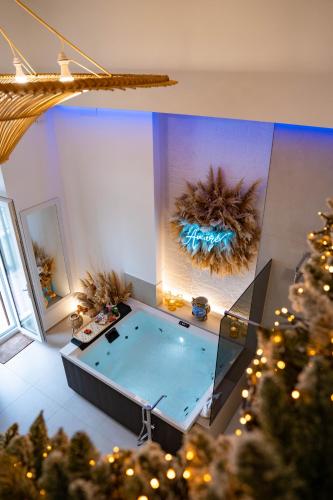 Hot tub, Amare Luxury Suite And Room Vista Mare in Palese