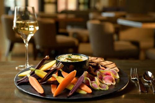 Marriott Tacoma Downtown - image 3