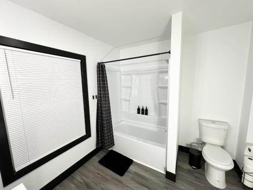Fully Renovated Modern 4Bedroom 3Bath Home Close to Downtown Cleveland Fully Furnished, Cleveland (zdjęcie 4)