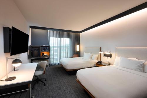 Courtyard by Marriott Charlotte Waverly - image 3