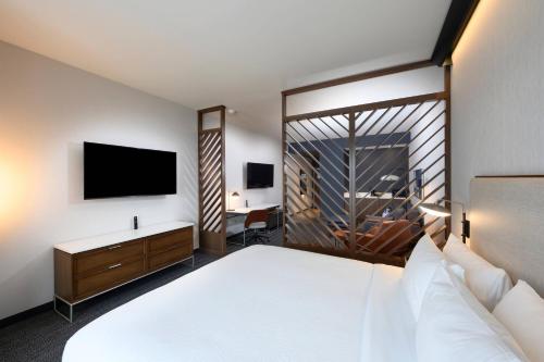 Courtyard by Marriott Charlotte Waverly - image 2