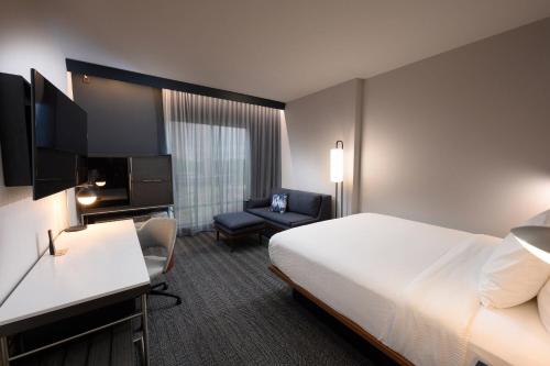 Courtyard by Marriott Charlotte Waverly - image 9