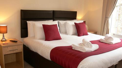 The Home Arms Guesthouse - image 3