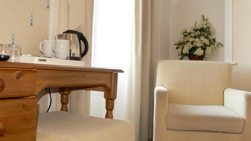 The Home Arms Guesthouse - image 12