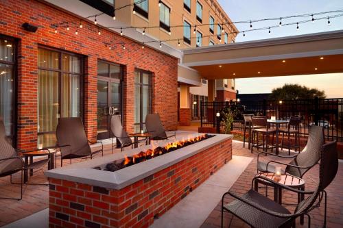 Courtyard by Marriott LaGrange - image 2