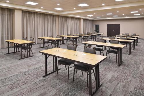 Courtyard by Marriott Columbus Grove City - image 11