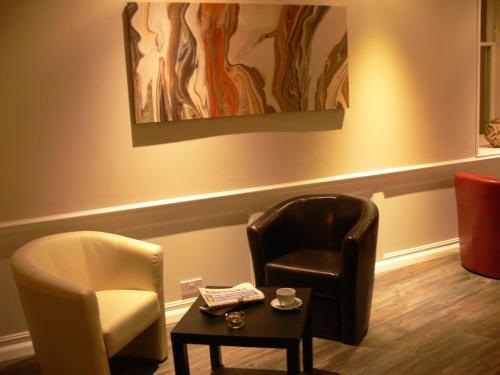 The Home Arms Guesthouse - image 5