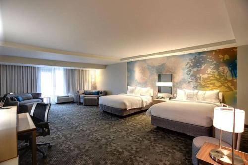 Studio, 2 Queen, Sofa beds: 2, Corner room, Balcony (Hearing Accessible)