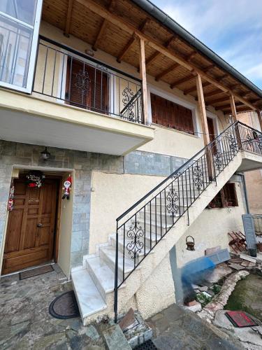 Koutsogiannopoulos House in คาลาไรทา