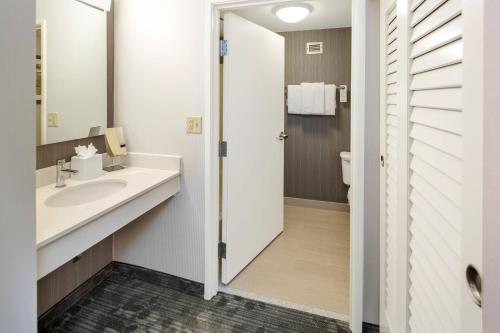 Courtyard by Marriott Bryan College Station - image 10