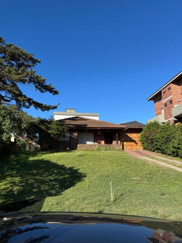 Casa entera a una cuadra de la playa