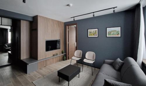 One-Bedroom Apartment with View