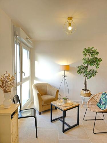 Les chambres de Sandrine avec salle d'eau privée dans un appartement en collocation 3