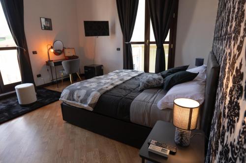 1 queen bed, 1 sofa bed