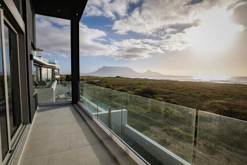 Ocean 9 - Sunset Beachfront Apartments 3