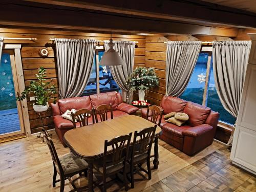 Užmiesčio trobelė (Uzmiescio trobele) in 比利亞基埃米斯