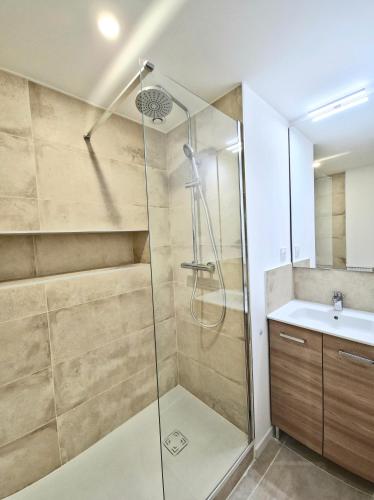 Les chambres de Sandrine avec salle d'eau privée dans un appartement en collocation 2
