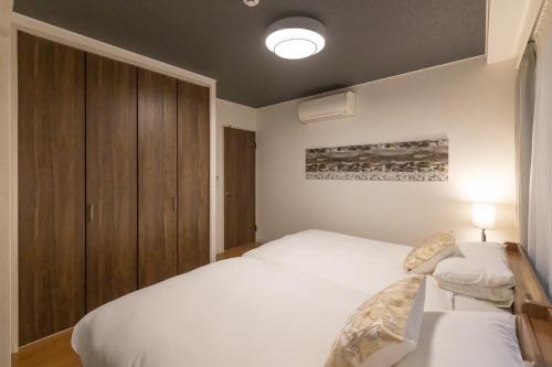 Three-Bedroom Premium Apartment with Balcony image 9