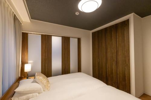 Three-Bedroom Premium Apartment with Balcony image 7