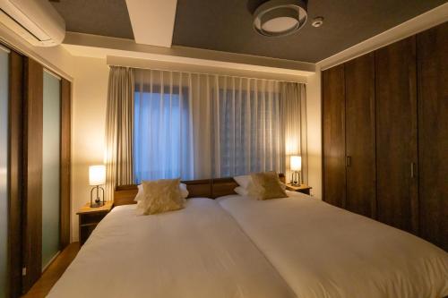 Three-Bedroom Premium Apartment with Balcony image 5