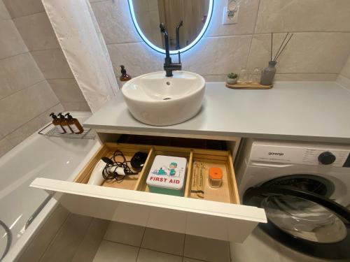 Zene Apartment Vinyl Records & Projector, Budapest (photo 9)