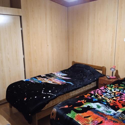 2 twin beds