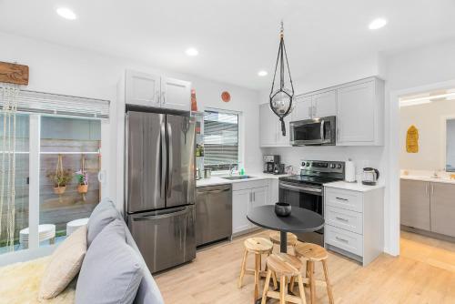 The Sweetest Suite - 91 Walkscore! near สวนสัตว์ วู้ดแลนด์พาร์ค