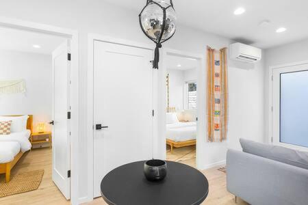 The Sweetest Suite - 91 Walkscore! near สวนสัตว์ วู้ดแลนด์พาร์ค