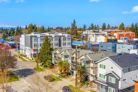 The Sweetest Suite - 91 Walkscore! near สวนสัตว์ วู้ดแลนด์พาร์ค