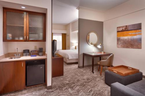 1 king bed, 1 sofa bed