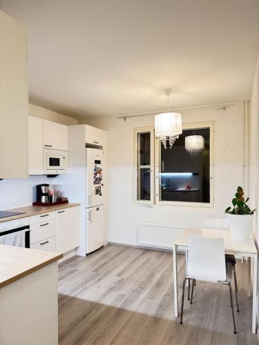 Cozy Room with Private Balcony in Prime location in Haaga