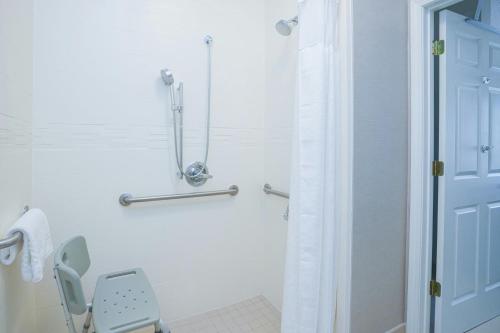 One-Bedroom Suite image 7