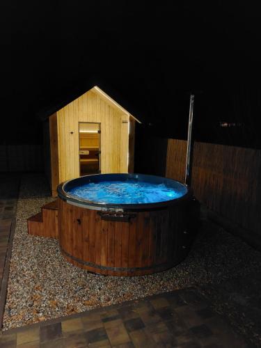 Джакузі, Wakacyjne SPA Małe Swornegacie nad trzema jeziorami z jacuzzi (Wakacyjne SPA Male Swornegacie nad trzema jeziorami z jacuzzi) in Хажикови