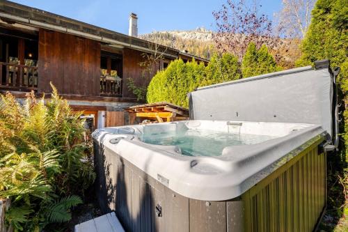 Hot tub, Marmotte Mountain Manor in Argentiere
