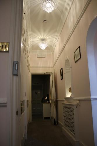 St Margarets Hotel - image 3