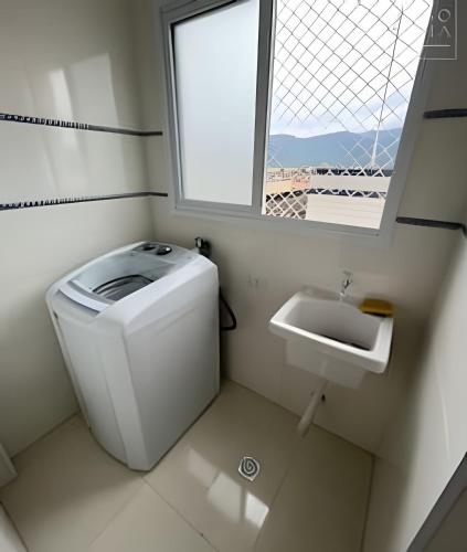 One-Bedroom Apartment image 2
