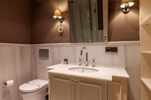 Luxury Modern 3Bed25Bath Central Bright Pad #375 - main image
