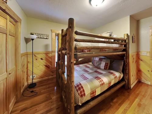 Mountain Dreams 4 Bedrooms Sleeps 11 Pool Access Game Room Hot Tub - image 10