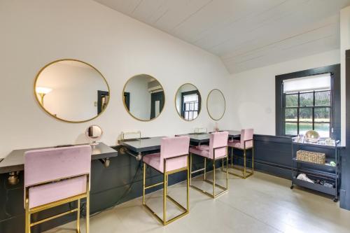 Quaint Winesburg Cottage with Porch and Pond! in 坎頓市中心