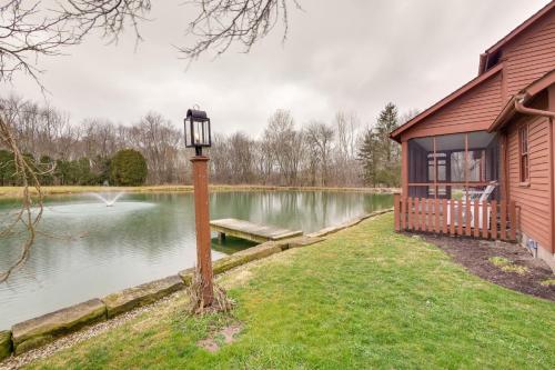 Quaint Winesburg Cottage with Porch and Pond! in Canton City Center