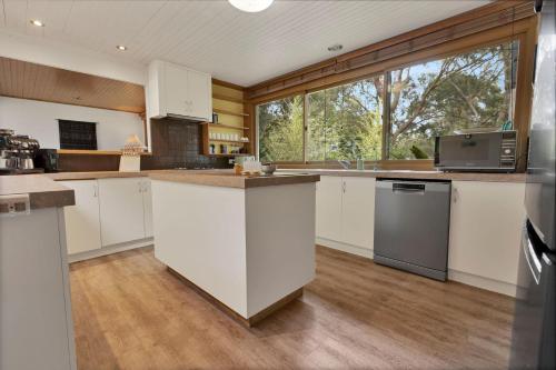 Konyha, The House - Waterfront Retreat in Forge Creek