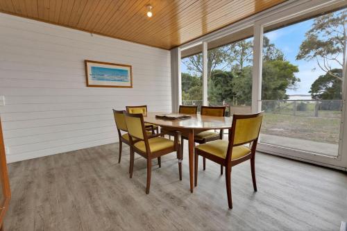 Létesítmények, The House - Waterfront Retreat in Forge Creek