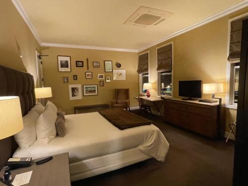 Wydown Hotel Room Type -  (ADA) Premium King Room