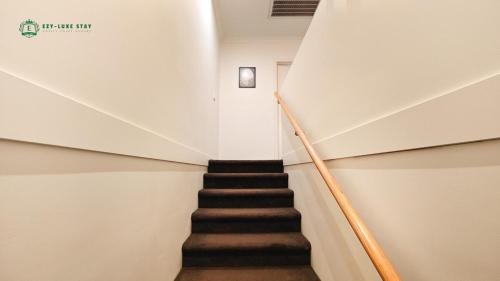 Modern 2-Bedroom Townhouse Near DFO & RMIT